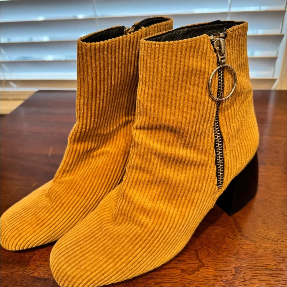 Free People Ariel Ankle Boots Corduroy Size 36EU (5.5US)